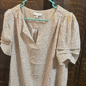 Elegant Cream Patterned Blouse